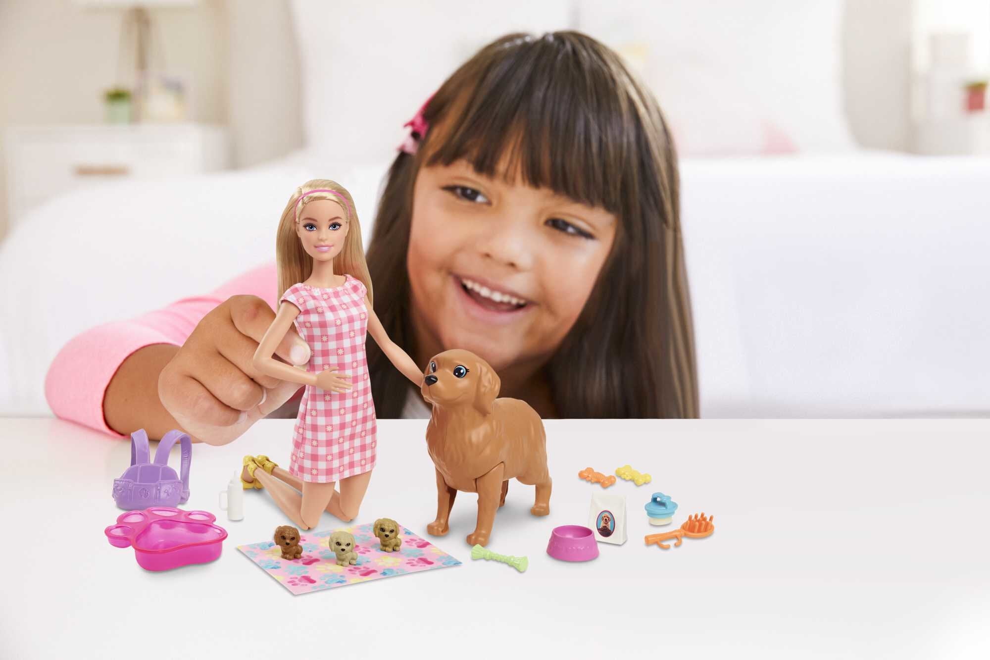 Barbie Famille Coffret poupée blonde promène ses chiots, deux figurines  animaux et accessoires, jouet pour enfant, GHV92