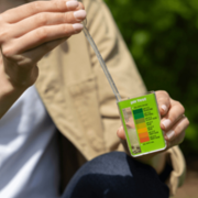 Jonathan Green Soil pH Test Kit for Lawns with Color Chart, Contains 10 Tests - Provides Results in Just 10 Minutes