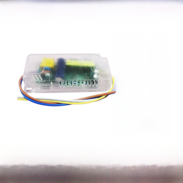 Fuente de alimentación con mezcla de colores y atenuación inteligente Fuente de alimentación con unidad externa Garantía de tres años Fuente de alimentación con unidad de inducción sin electrodos