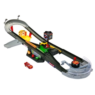 マテルカーズ FRANK ESCAPE AND STUNT RACE Disney Pixar Cars Frank Escape & Stunt Race Playset with Lightning