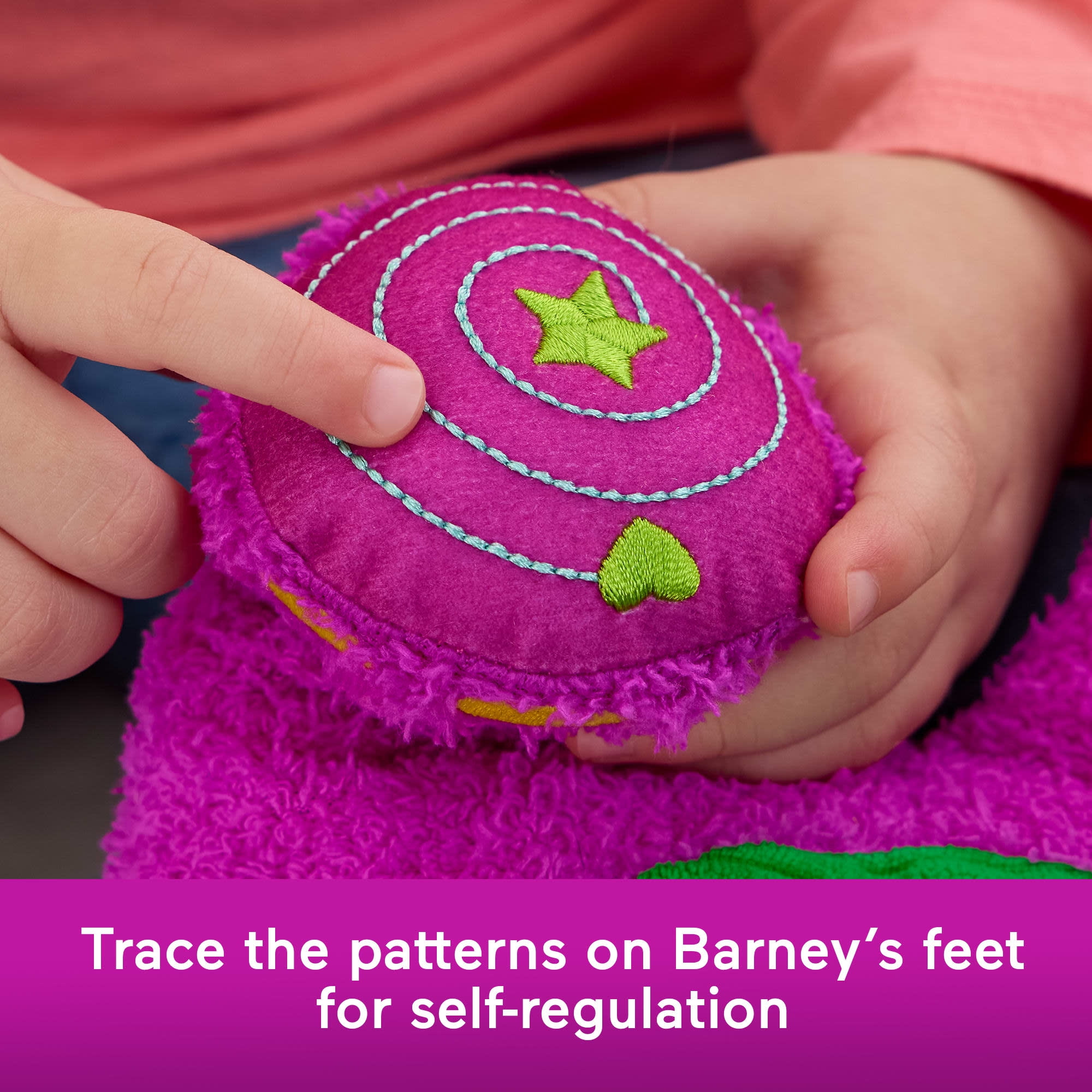 FisherPrice Barney’s World Sensory Barney Plush Toy with Fidget Activity for Toddlers  (图4) FisherPrice Barney’s World Sensory Barney Plush Toy with Fidget Activity for Toddlers  (图4)