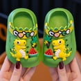 thumbnail image 1 of Zapatos de jardín con diseño de dinosaurio para niños y niñas, con dibujos animados, antideslizantes, de suela suave, para verano, para niños, para usar en la playa, 1 of 5