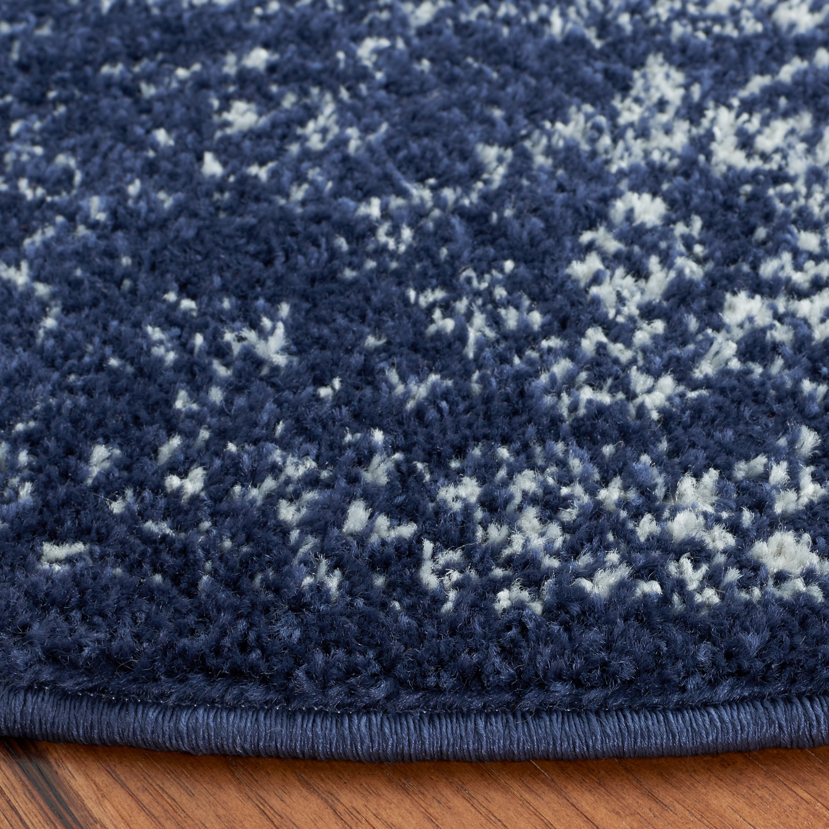 SAFAVIEH Adirondack Wyatt Traditional Distressed Area Rug, Navy/Ivory, 8' x 8' Round - Transitional Modern Design, Navy & Ivory, Ideal for Living Room, Bedroom, Dining Space