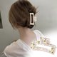 thumbnail image 1 of Fiudx Pinza Navideña, Accesorio para Cabello con Diseño Festivo, Pinza Versátil con Forma de Tiburón para Mujer, Material Duradero con Agarre Elegante, Ideal para Regalo Navideño, Ideal para Uso Diar, 1 of 6