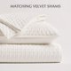 thumbnail image 5 of Juego de edredón EVERGRACE Luxury Velvet King Size, 3 piezas, color blanco crema, 5 of 9