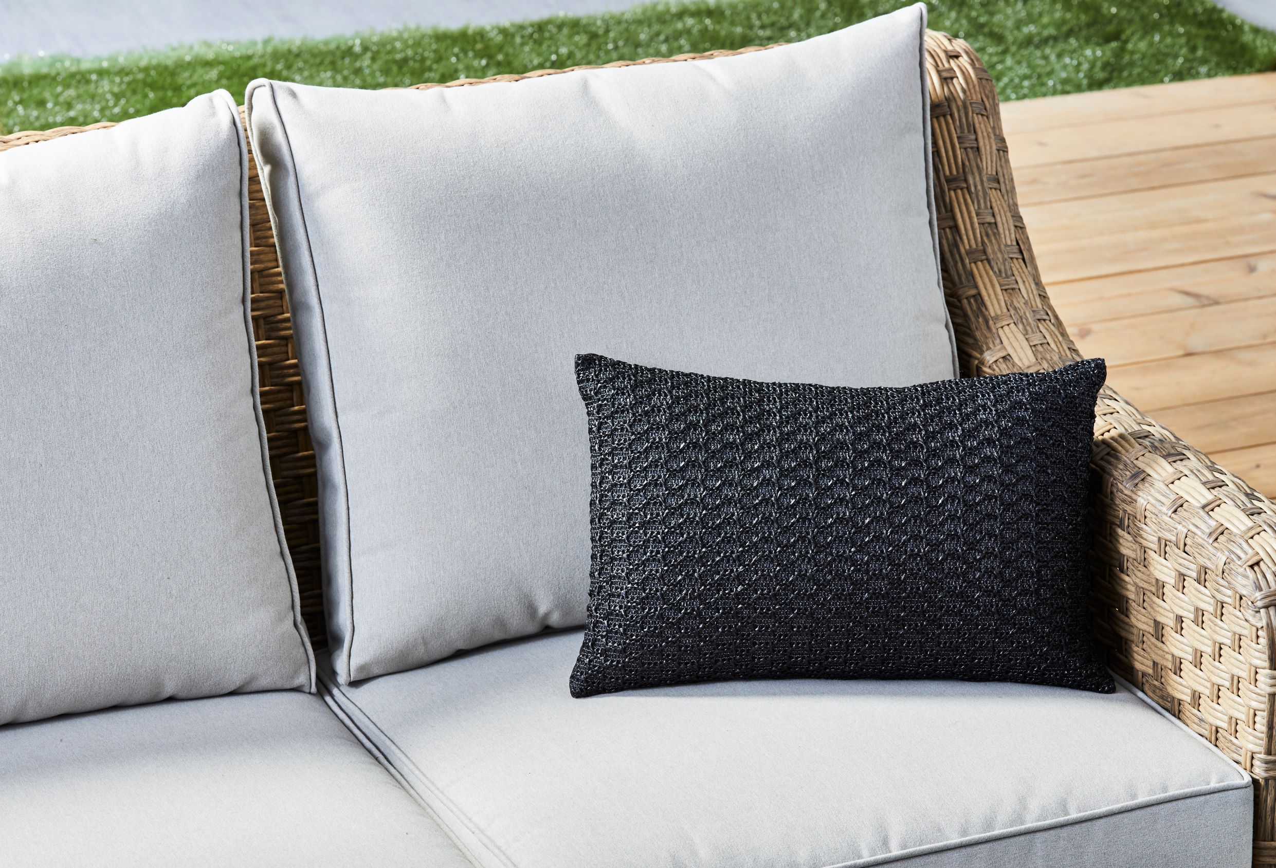 Better Homes Gardens Hermosa Outdoor Decorative Throw Pillow 13 x 19