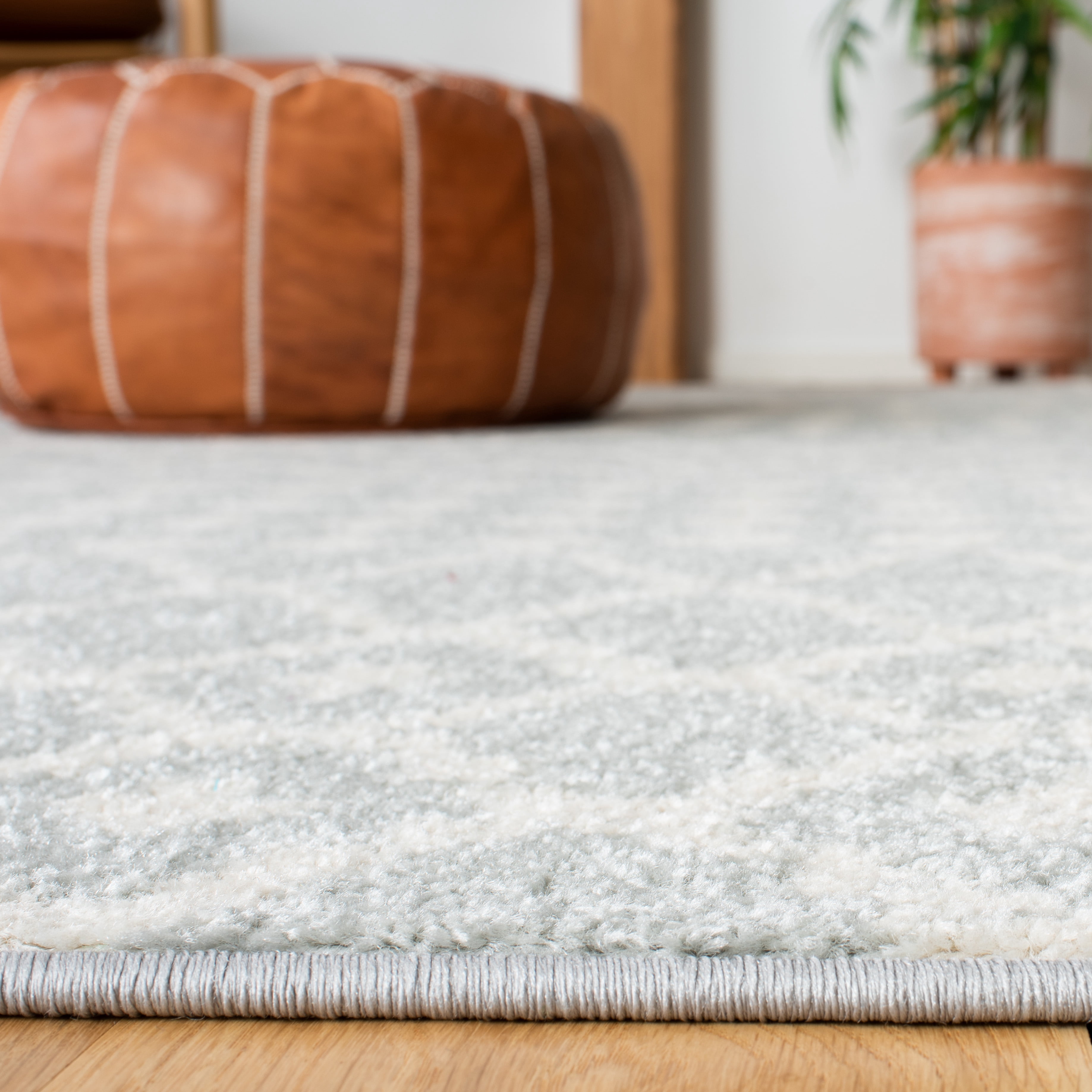 SAFAVIEH Mercer Phoebe Boho Geometric Area Rug, Light Grey/Cream, 4' x 6'
