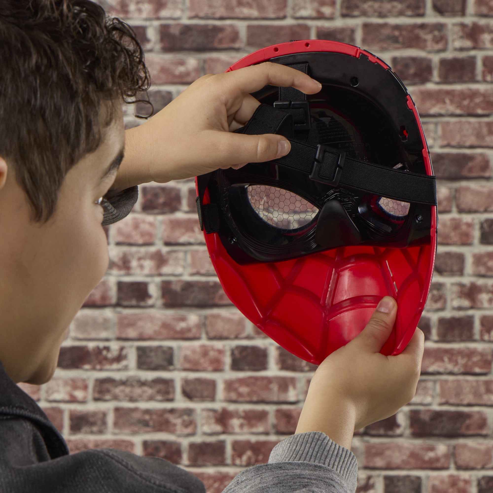 Marvel Studios Spider-Man Brand New Day Wisecrackin’ Glow Mask, Ages 5 and up