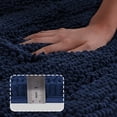 thumbnail image 2 of Alfombra de baño, felpilla, peluda, antideslizante, 60 x 90 cm, color azul marino, 2 of 7