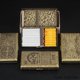 thumbnail image 4 of Estuche De Cigarrillos De Metal Antiguo - Caja Porta Cigarros Vintage En Bronce Con Cierre Magnético, Soporte De Tabaco Retro Para Hombre Y Mujer, Capacidad 20 Unidades, Detalle De Colección, 4 of 10