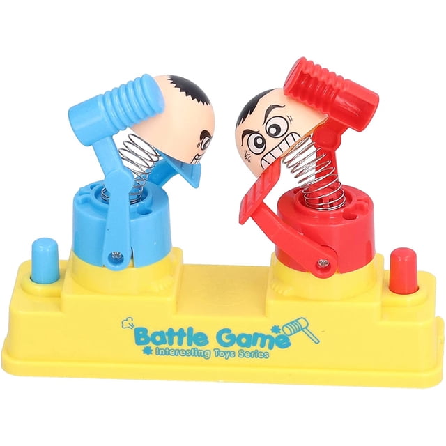 juegos de mesa para niños con robot de boxeo, tablero de batalla para dos jugadores de battle bots — tablero amarillo frontal con dos robots en resortes, uno azul y otro rojo con martillos de plástico y botones de empuje; juego de mesa para 2 jugadores, ideal para entretenimiento familiar y fiestas.