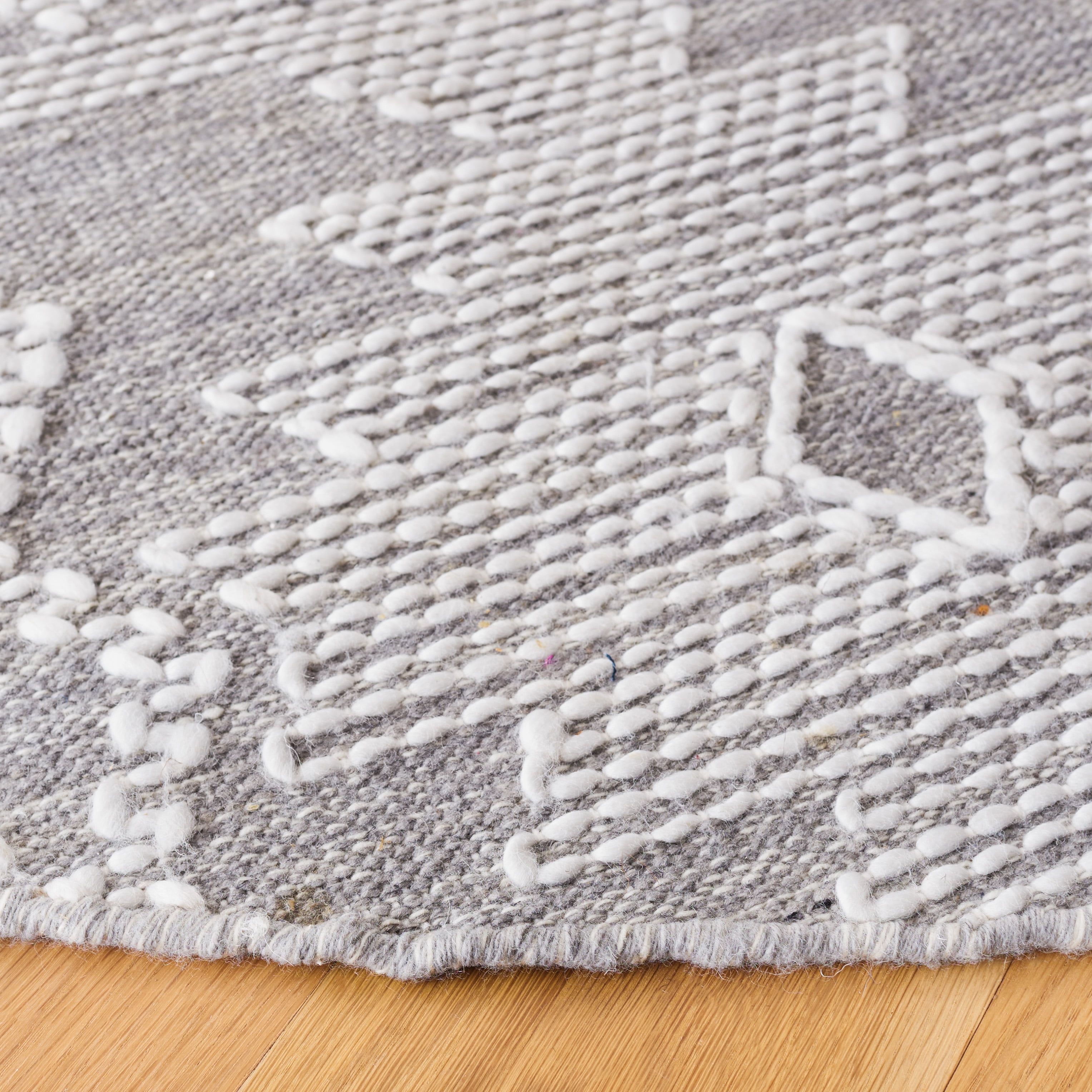 SAFAVIEH Kilim Rishi Tribal Polyester Area Rug, Grey/Ivory, 6' x 6' Round