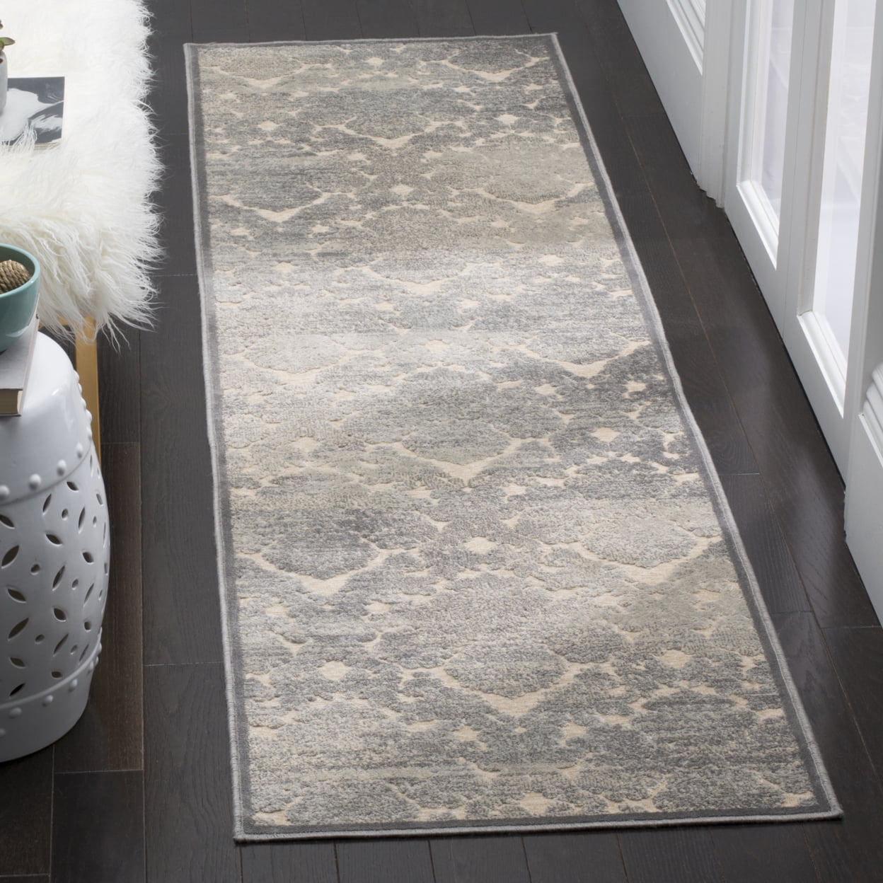 SAFAVIEH Paradise Nancy Damask Floral Runner Rug, Cream/Slate Blue, 2'2" x 8'