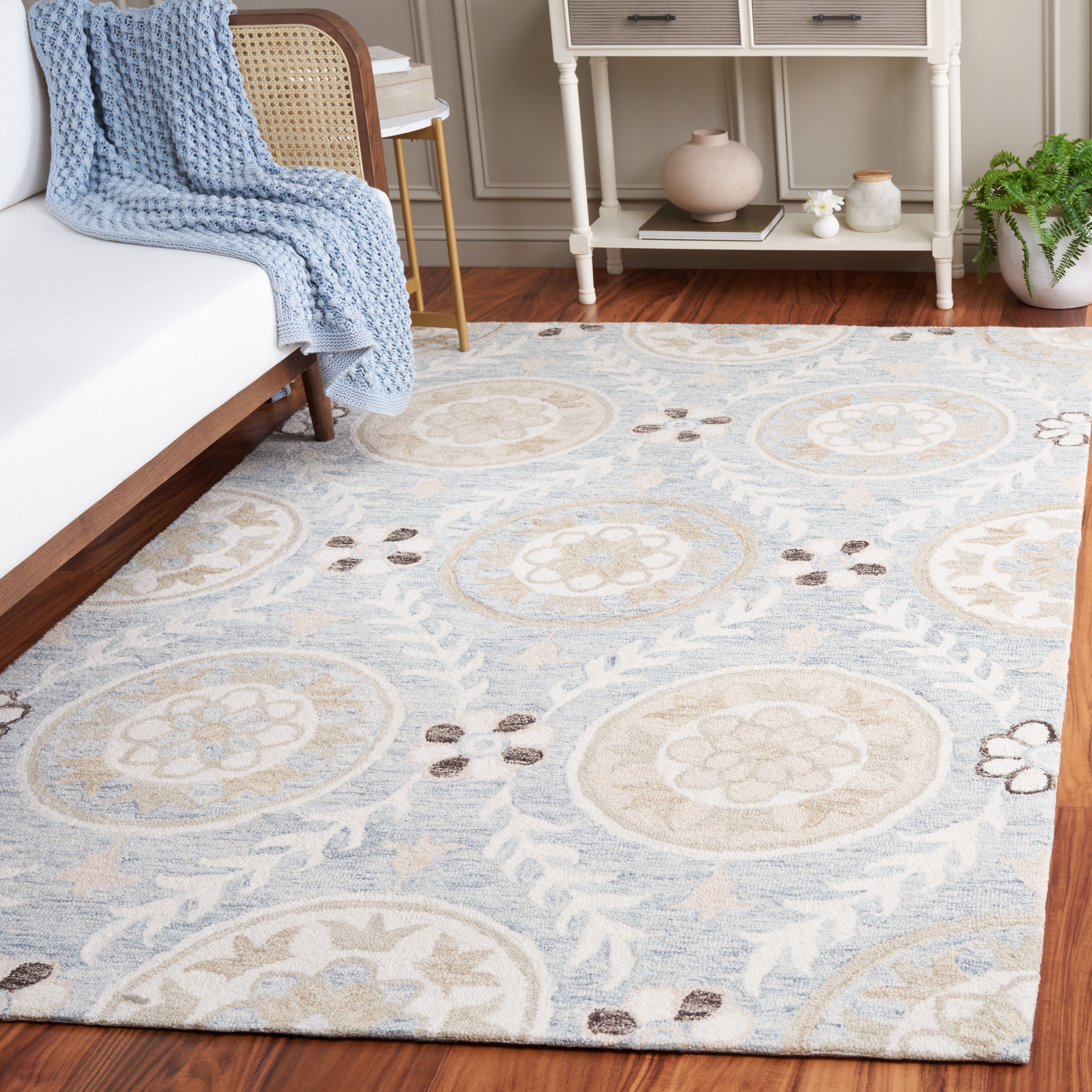 SAFAVIEH Jardin Willoughby Floral Area Rug, Light Gray/Ivory, 4' x 6'