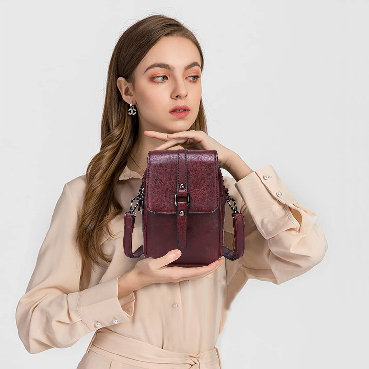 Vintage Crossbody Phone Bag for Women, Small Leather Shoulder Purse and Handbag with Tassel&Rivet Decoration
