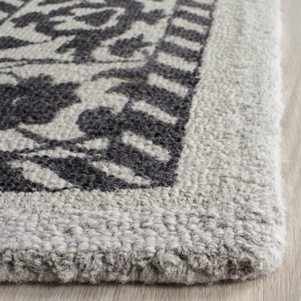 SAFAVIEH Restoration Vintage Wilson Border Wool Area Rug, Silver/Grey, 8' x 10'