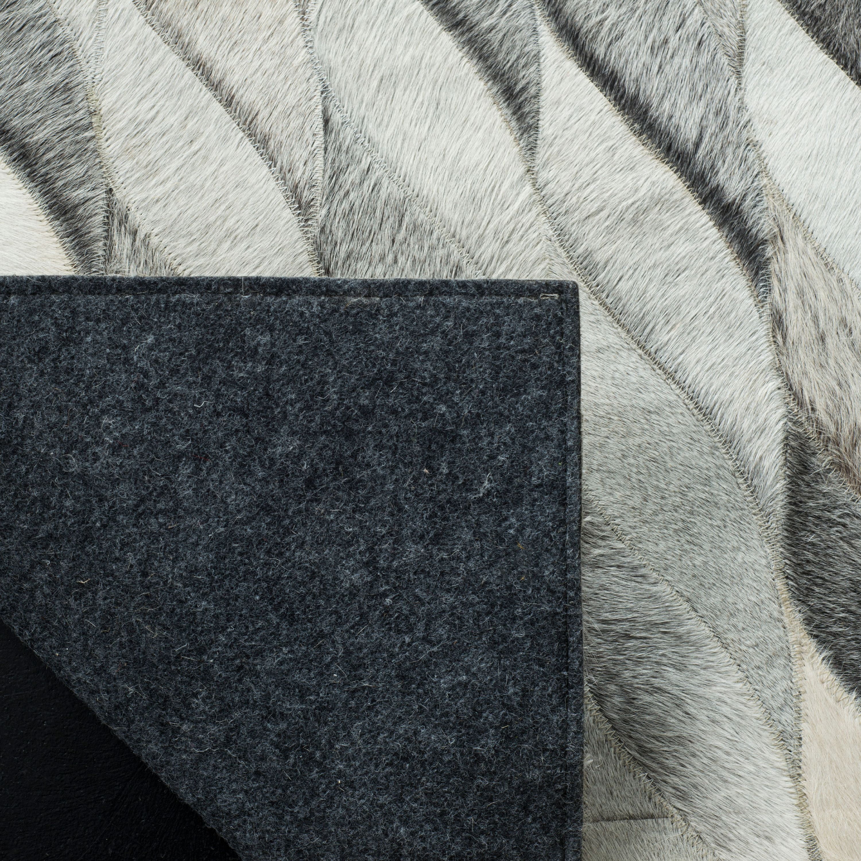 SAFAVIEH Studio Leather Marissa Geometric Area Rug, Ivory/Grey, 4' x 6'