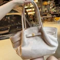 thumbnail image 4 of Bolso de mano de cuero JW PEI, bolso cruzado inclinado de un solo hombro para ir al trabajo de cuero Hanachamois, bolso de lujo para mujer, 4 of 5