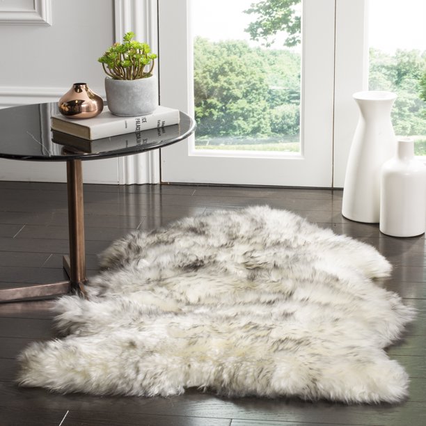 SAFAVIEH Sheep Skin Tiana Sheep Skin Area Rug, Ivory/Smoke Grey, 2' x 3 ...
