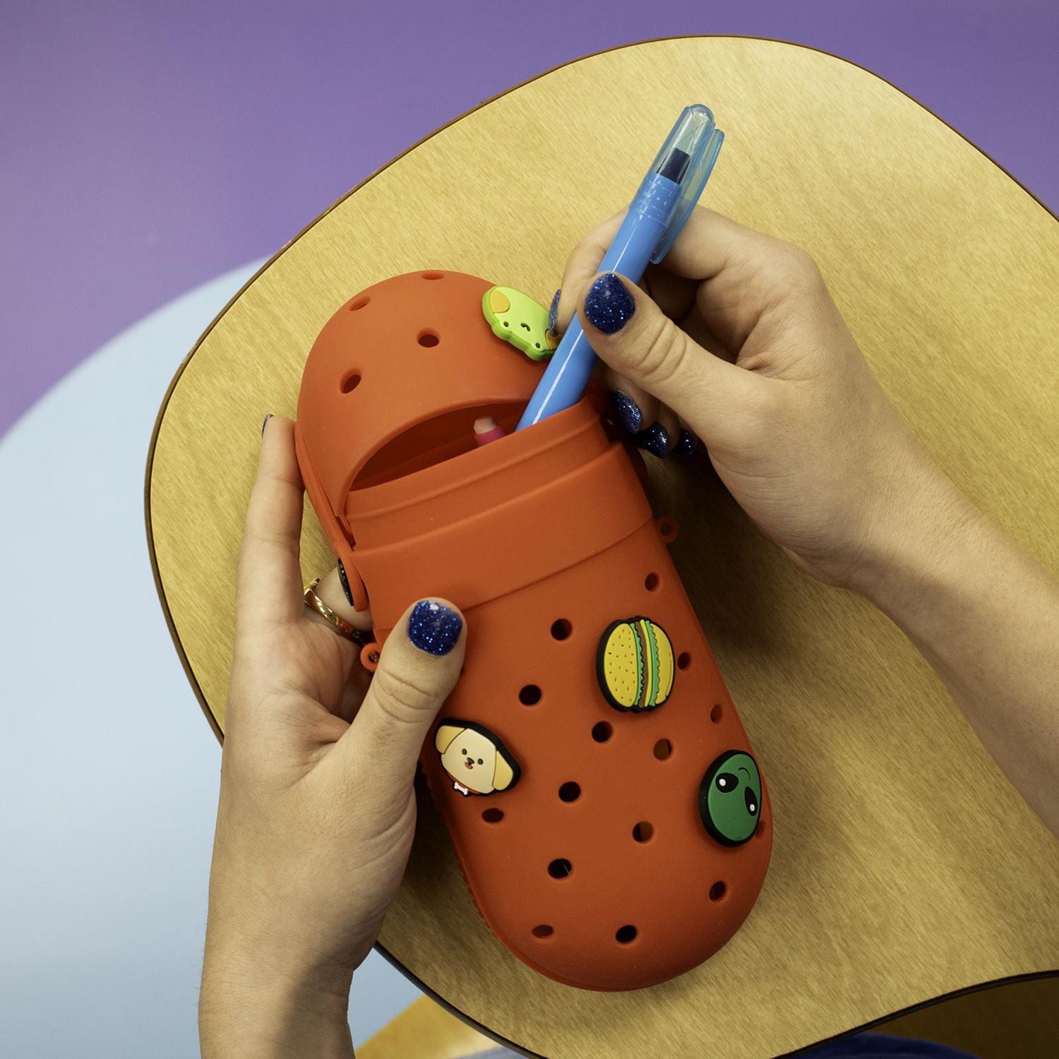 Trousse à crayons à breloques Art 101, Rouge