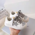 thumbnail image 3 of Zapatos informales a la moda para niños, novedad de Otoño de 2023, zapatos deportivos antideslizantes de fondo suave para niñas y niños, zapatos bajos para tablero, 3 of 5
