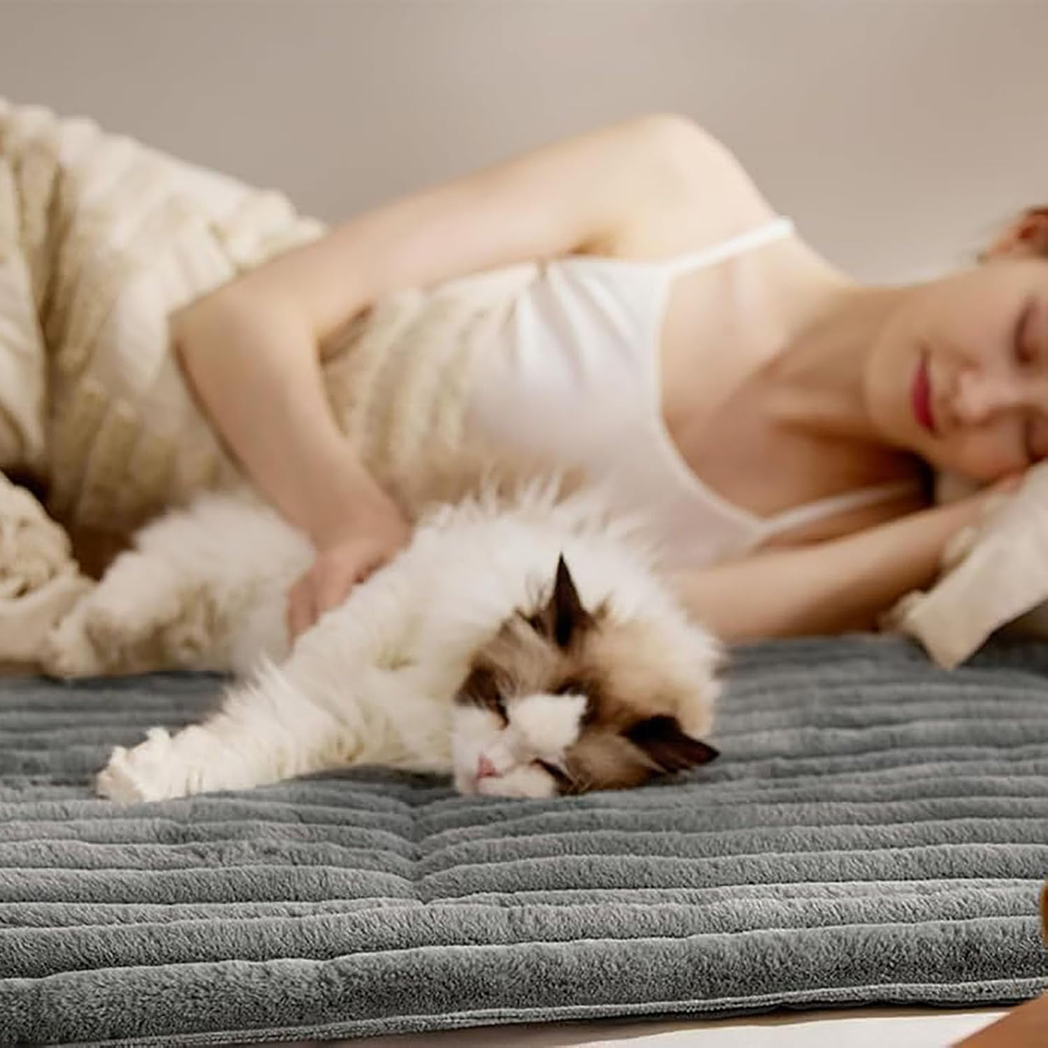 Self Warming Pet Bed for Cats & Dogs, Corduroy Thermal Mat with Non-Slip Bottom Supports 25-90 lbs, Machine-Washable Indoor/Outdoor Heating Pad