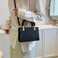 thumbnail image 4 of Bolso de mano de piel sintética con textura, pequeño bolso cuadrado, cadena sencilla, para mujer, con un solo hombro, color negro, 4 of 5