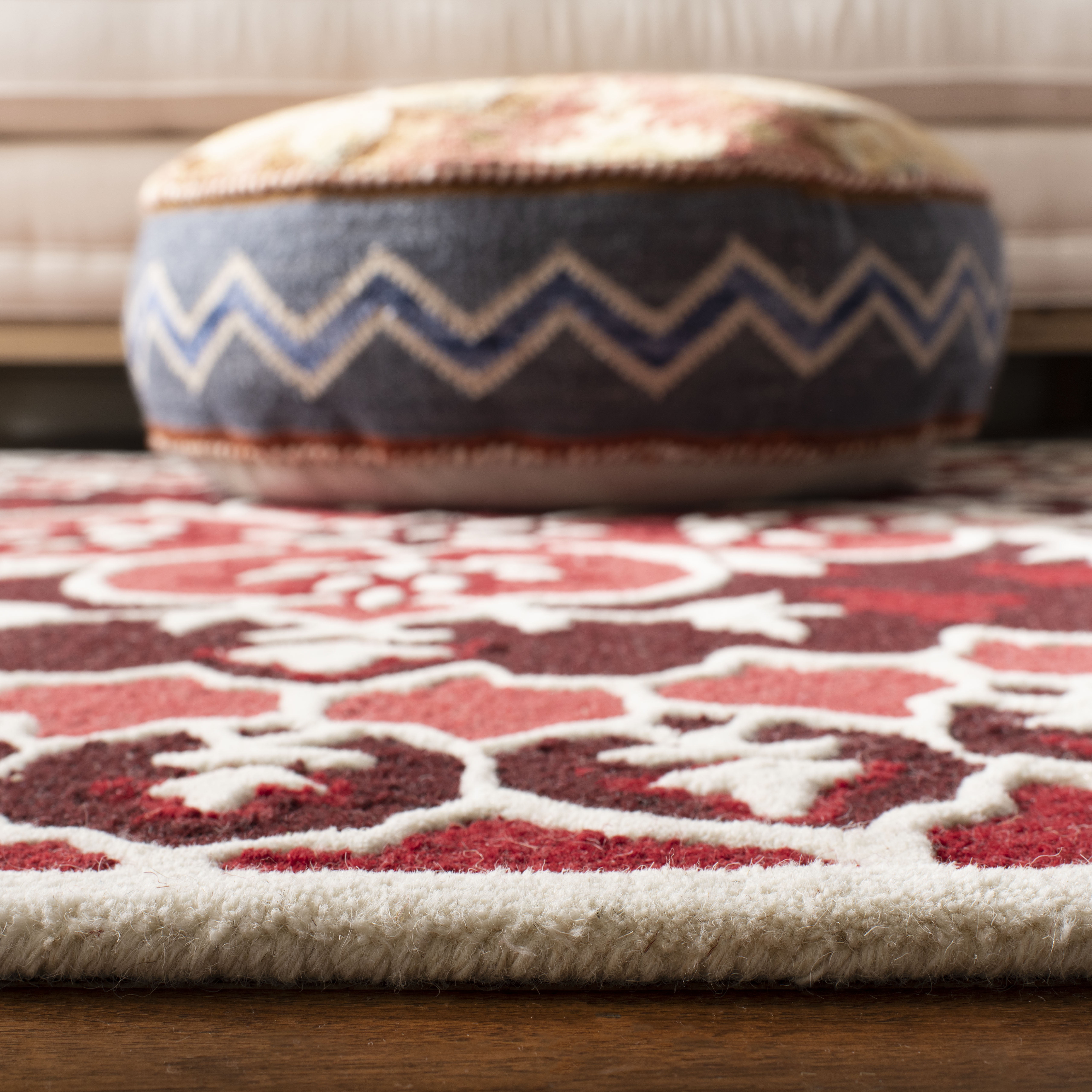SAFAVIEH Bellagio Zoja Floral Wool Area Rug, Red/Ivory, 5' x 5' Square