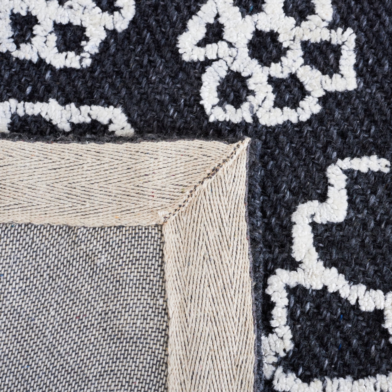 SAFAVIEH Marbella Zarif Floral Runner Rug, Black/Ivory, 2'3" x 9'