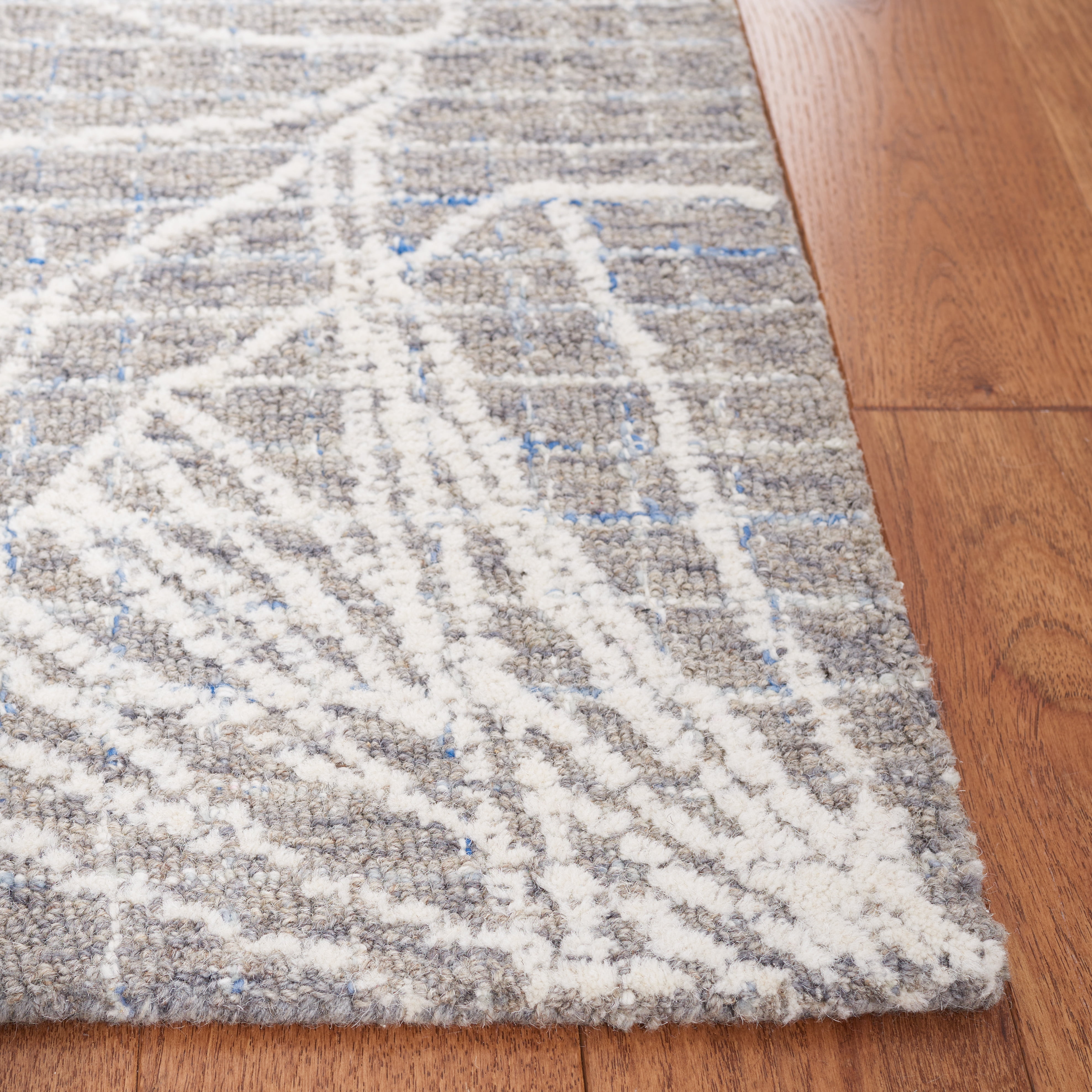 SAFAVIEH Metro Devona Floral Area Rug, Beige/Ivory, 3' x 5'
