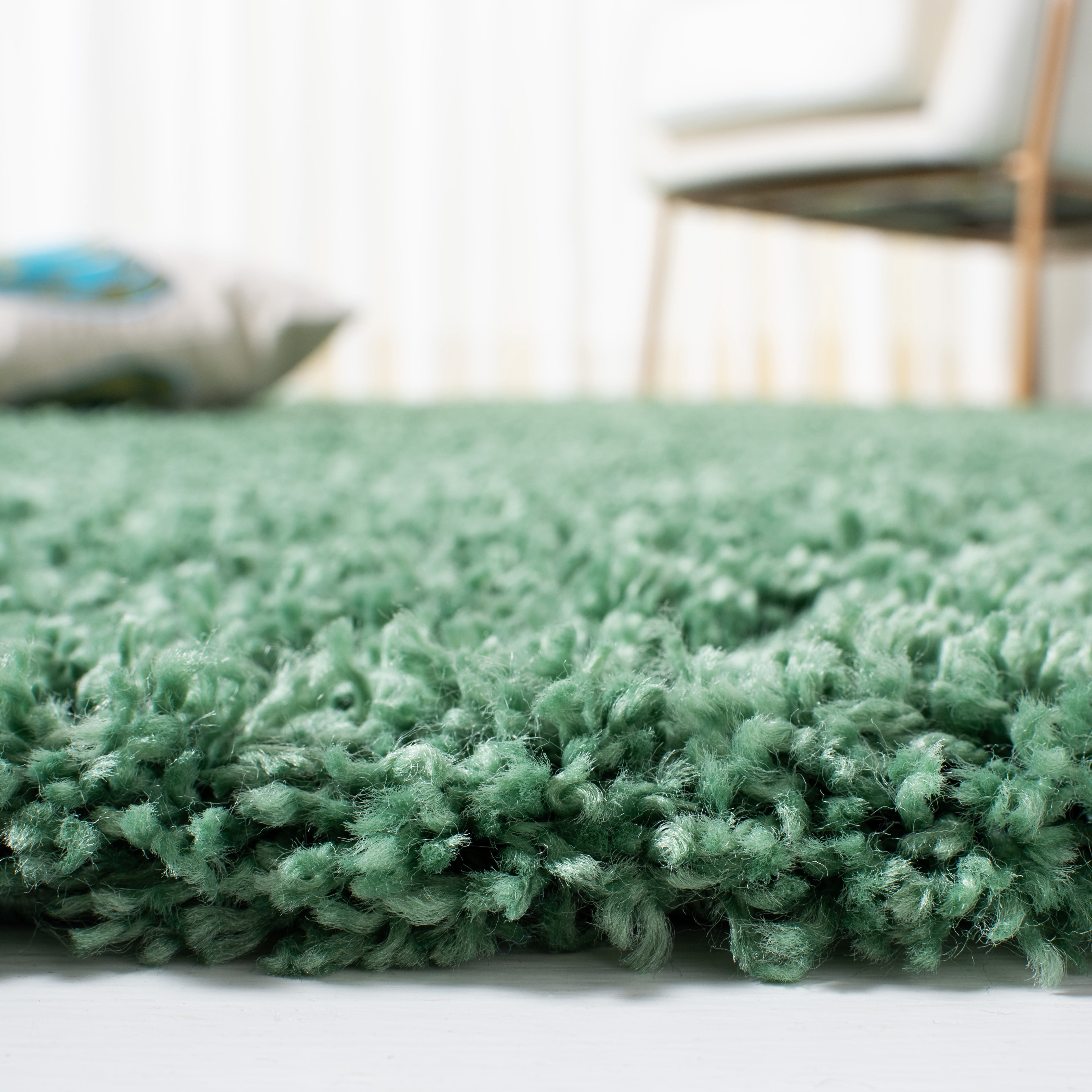 SAFAVIEH Venus Elijah Solid Plush Shag Area Rug, 4' x 6', Green