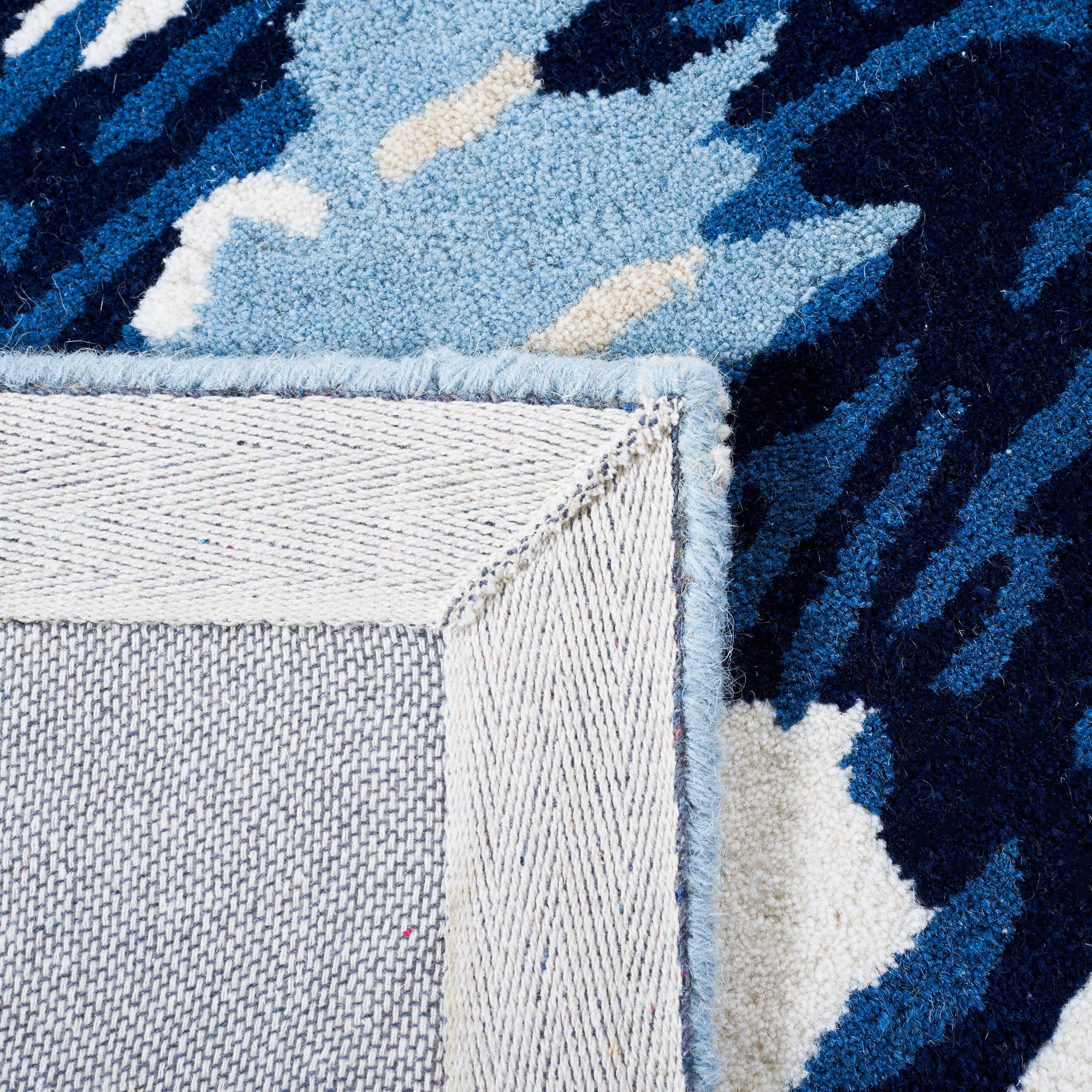 SAFAVIEH Fifth Avenue Deborah Abstract Area Rug, Light Blue/Navy, 4' x 6'