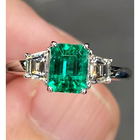 Exceptional 4.6 Ctw Vivid Green Colombian Emerald Ring For Love Gift