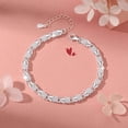 thumbnail image 2 of Pulsera ajustable para mujer con colgante de trébol de cuatro hojas y corazón que simboliza el amor y la suerte., 2 of 7