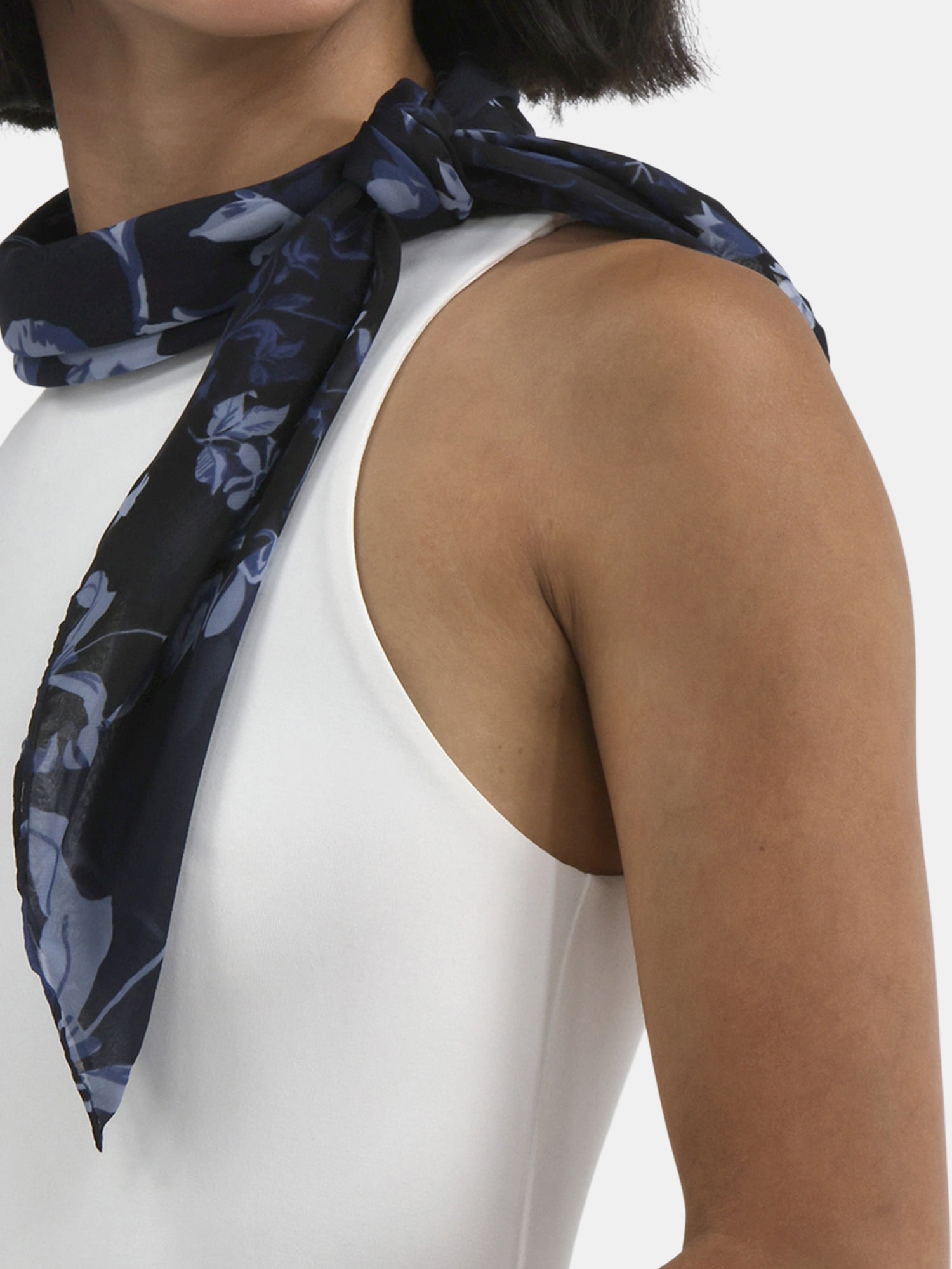 Time and Tru Women's 30 X 30 Printed Square Scarf, One Size, Floral Navy Night