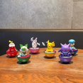 thumbnail image 5 of Serie Pokémon sentada en filas, adornos para vasos, figuras de juguete de moda de Pikachu, juguetes de escritorio para autos, cajas de regalos brillantes, 5 of 5