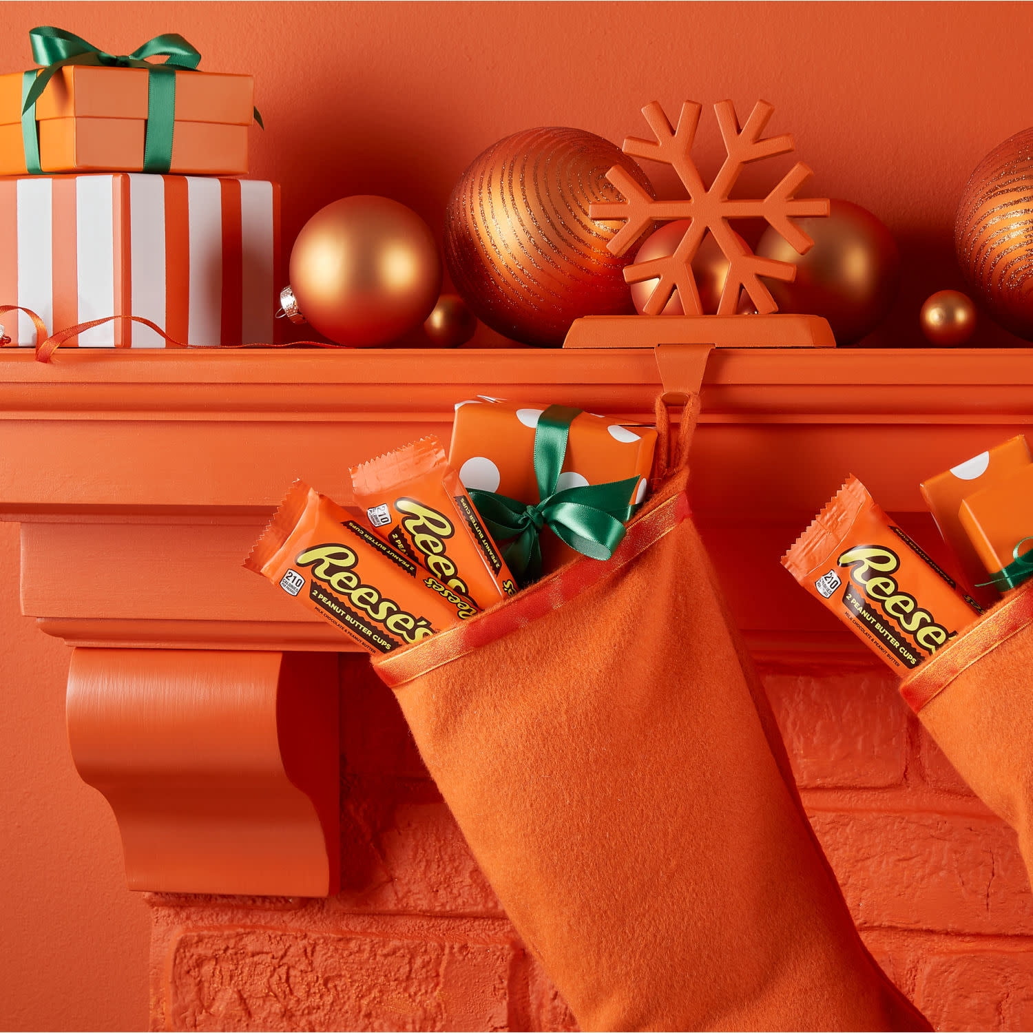 (2 pack) REESE'S Milk Chocolate Peanut Butter Cups, Christmas Candy Packs, 1.5 oz (18 Count)
