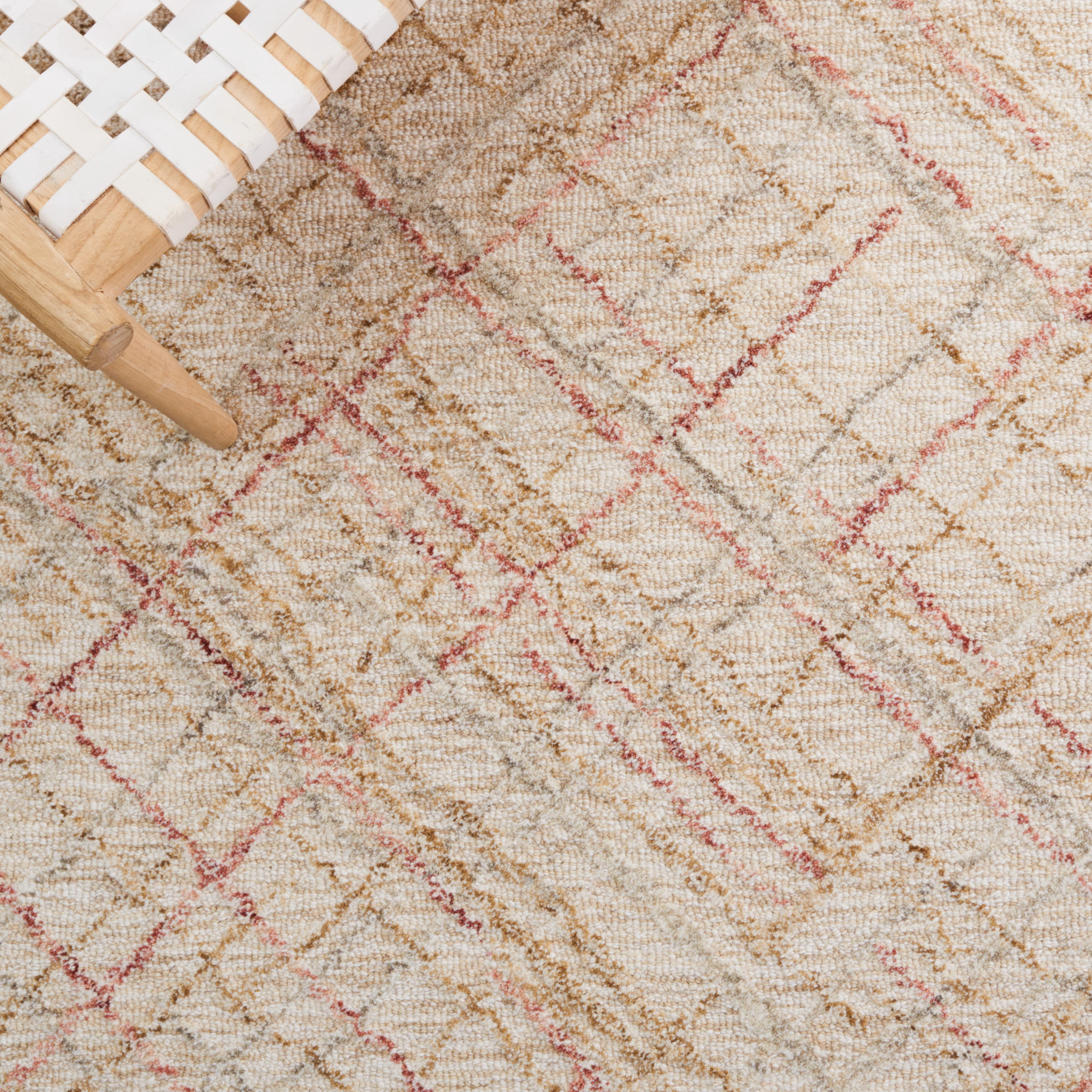 SAFAVIEH Micro-Loop Beth Distressed Area Rug, Ivory/Red, 3' x 5'