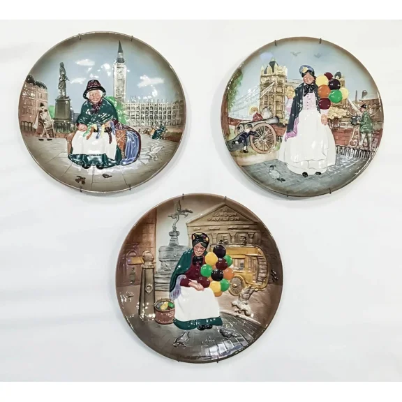 Pre-Owned Royal Doulton Ceramic Decorative Plates