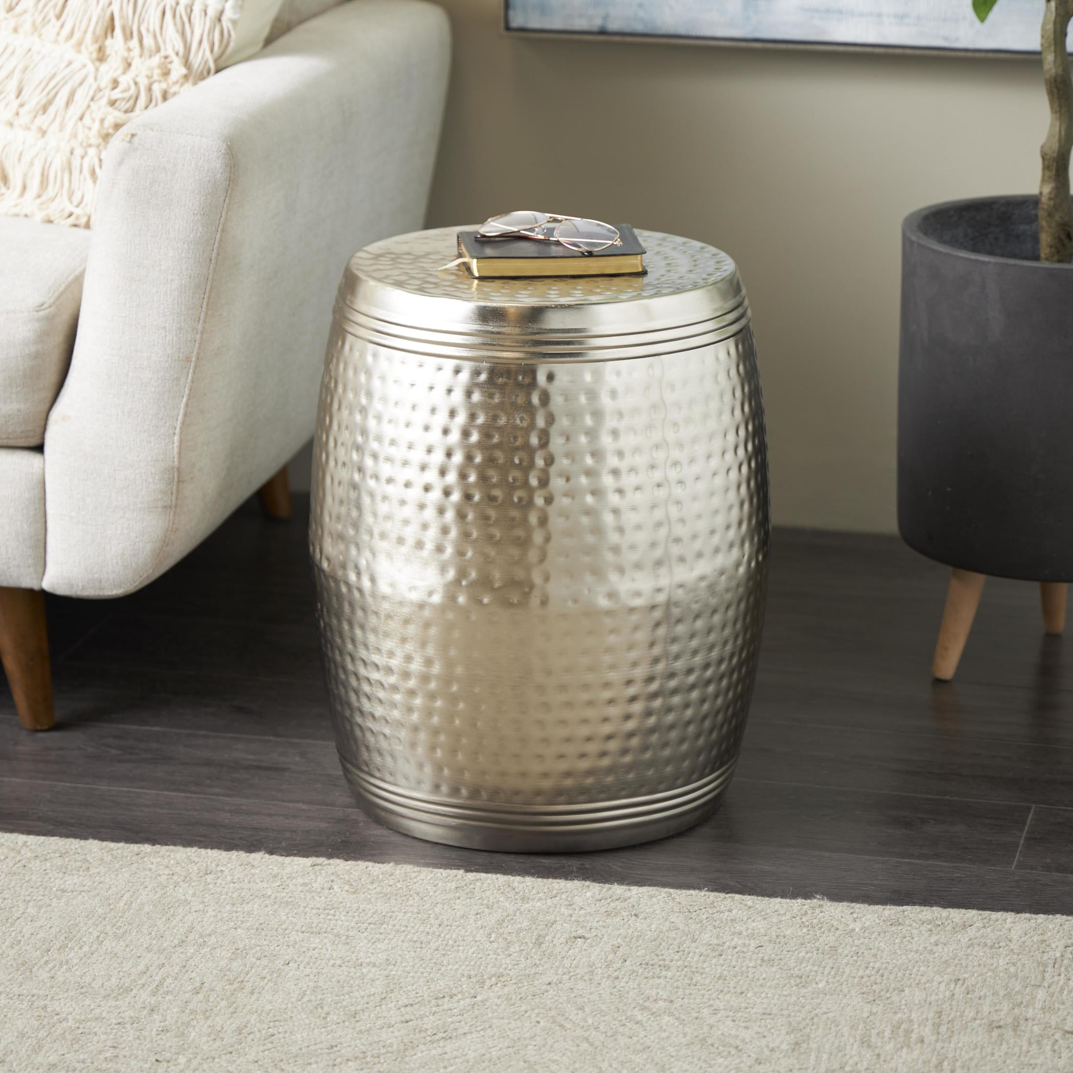 DecMode 16" x 19" Silver Metal Handmade Drum Accent Table with Hammered Design, 1-Piece