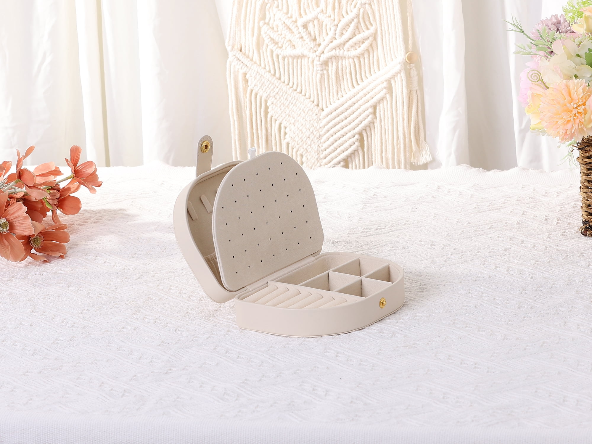 Unique Bargains Jewelry Box Small Portable PU Leather Seashell-Shaped Jewelry Case Beige