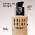 thumbnail image 4 of Base Bobbi Brown Weightless Skin FPS 15 30 mL Porcelana, 4 of 6