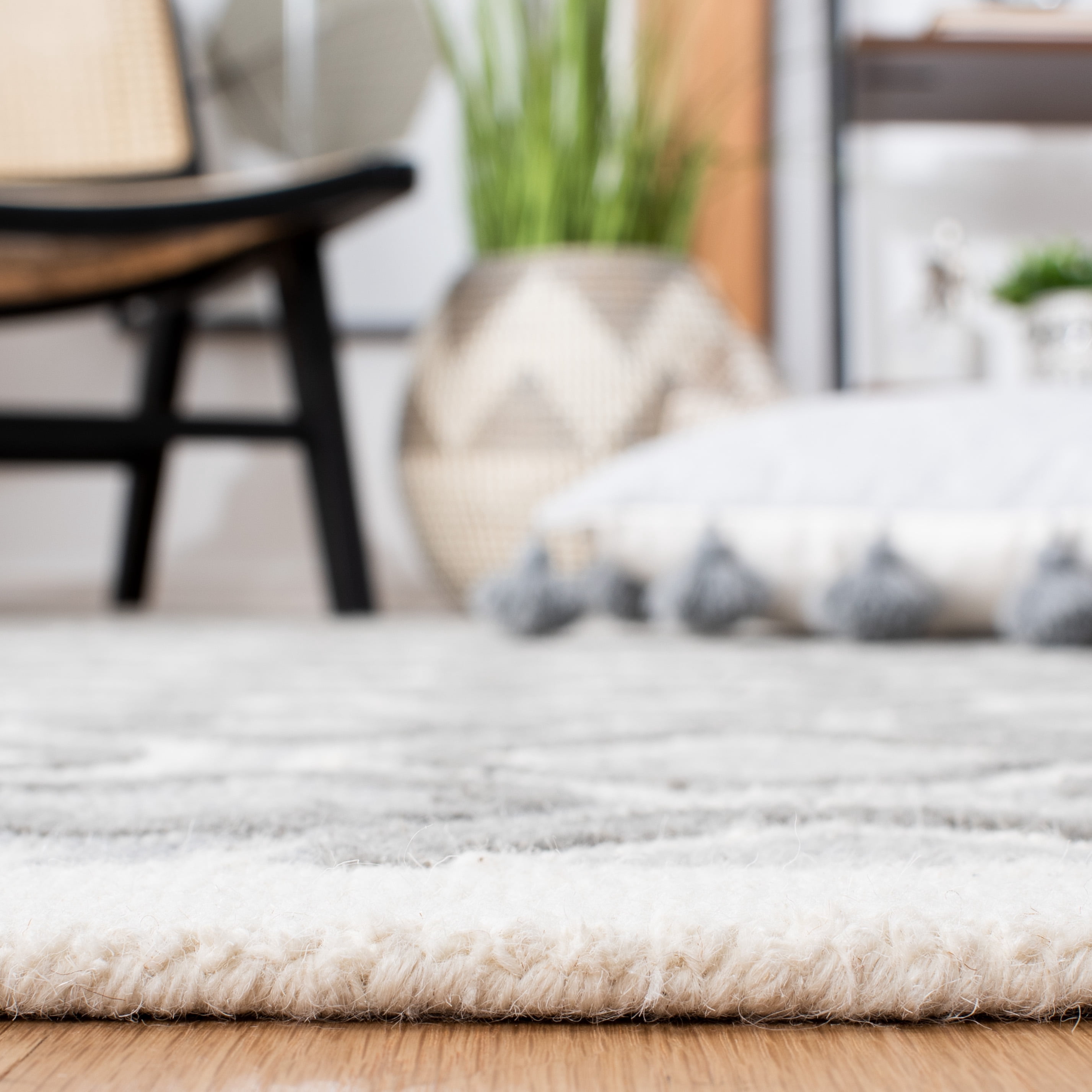 Safavieh Metro Nick Geometric Area Rug, Ivory/Gray, 6' x 6' Square