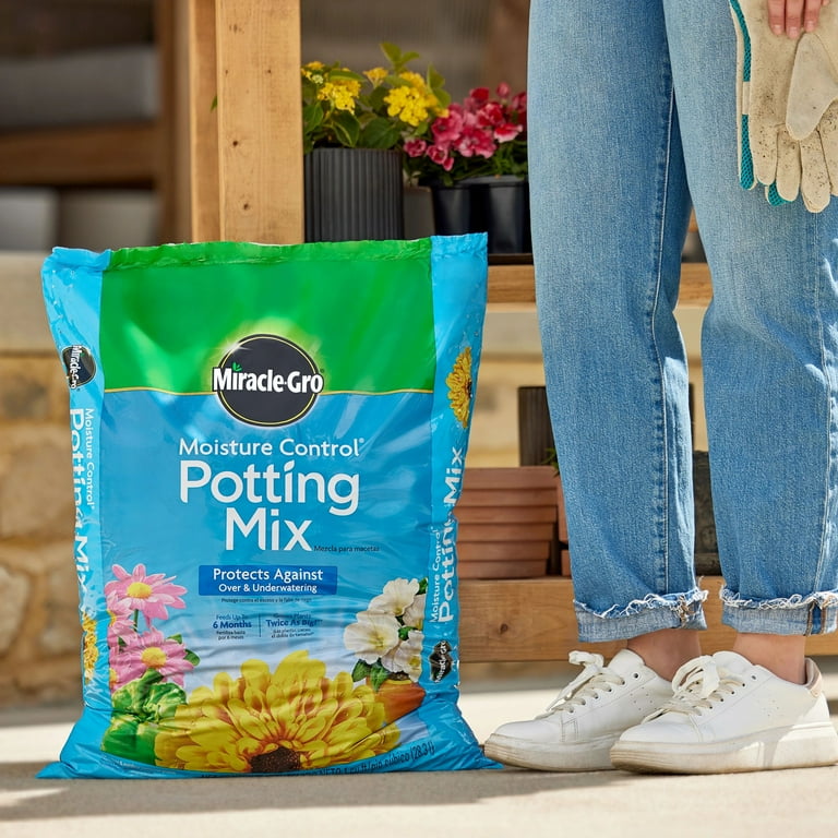 Miracle-Gro Moisture Control Potting Mix for Indoor