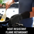 thumbnail image 3 of Juego de 4 piezas de guantes de silicona para horno y agarradera WEIHJMXG tapete de seguridad resistente al calor, 3 of 5