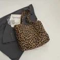 thumbnail image 3 of Bolso de lona con estampado de leopardo de estilo retro y moderno, bolso de mano de gran capacidad estilo coreano, bolso de hombro para compras, 3 of 5