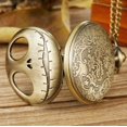thumbnail image 3 of One Skeleton Skull Flip Pocket Watch Reloj de bolsillo clásico vintage (esqueleto plateado cabeza de fantasma) Números arábigos Reloj de bolsillo de cuarzo Cadena para hombres Cumpleaños Navidad Regal, 3 of 4