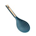 thumbnail image 4 of Colador de malla, colador de cocina con mango, cuchara anti escaldado, colador de alimentos, cuchara de pasta con mango largo para albóndigas, pasta azul BLESIY colador de cocina, 4 of 8
