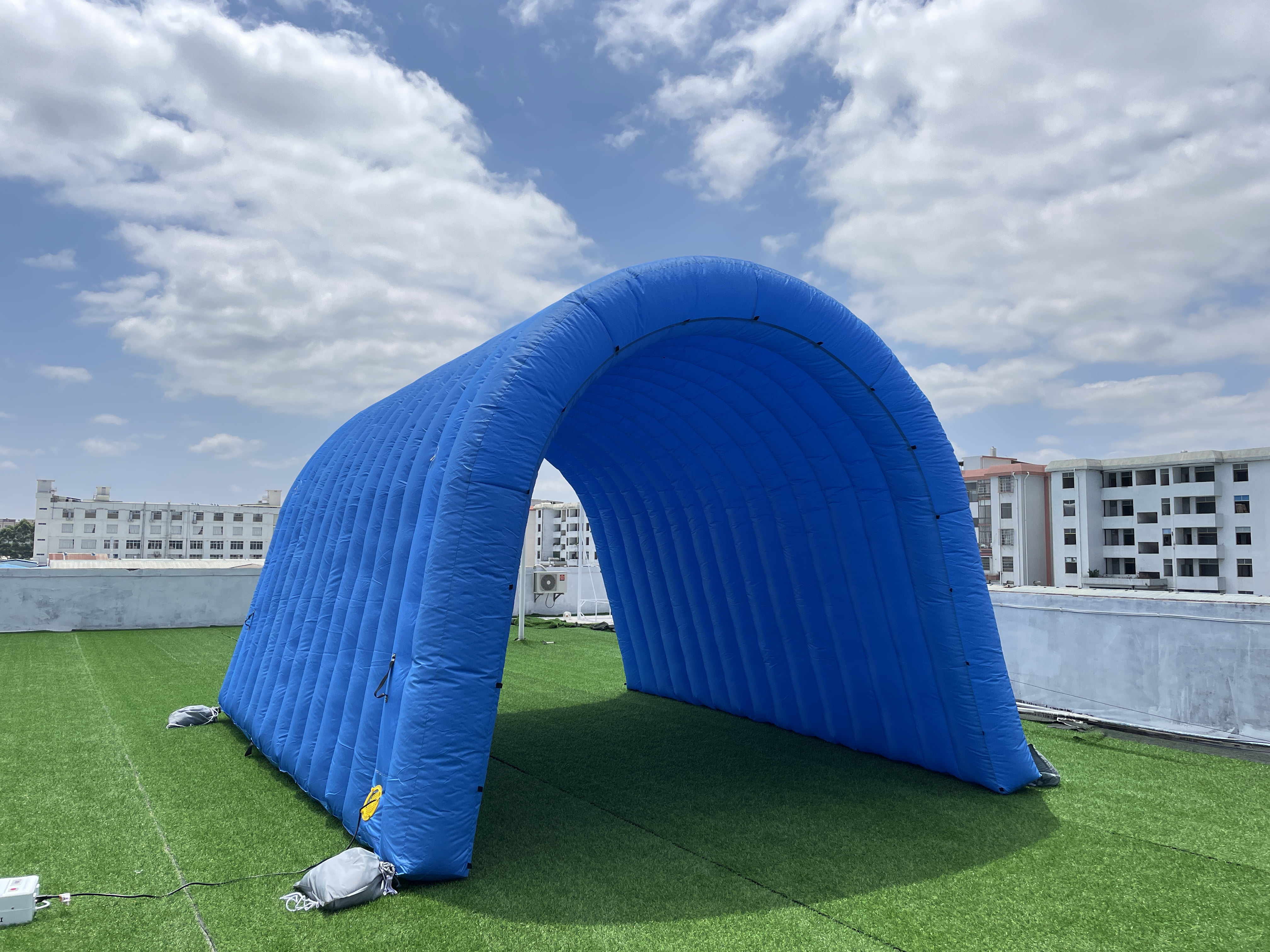 OZIS Inflatable Tunnel Sports Tunnel Entrance with Installed Blower