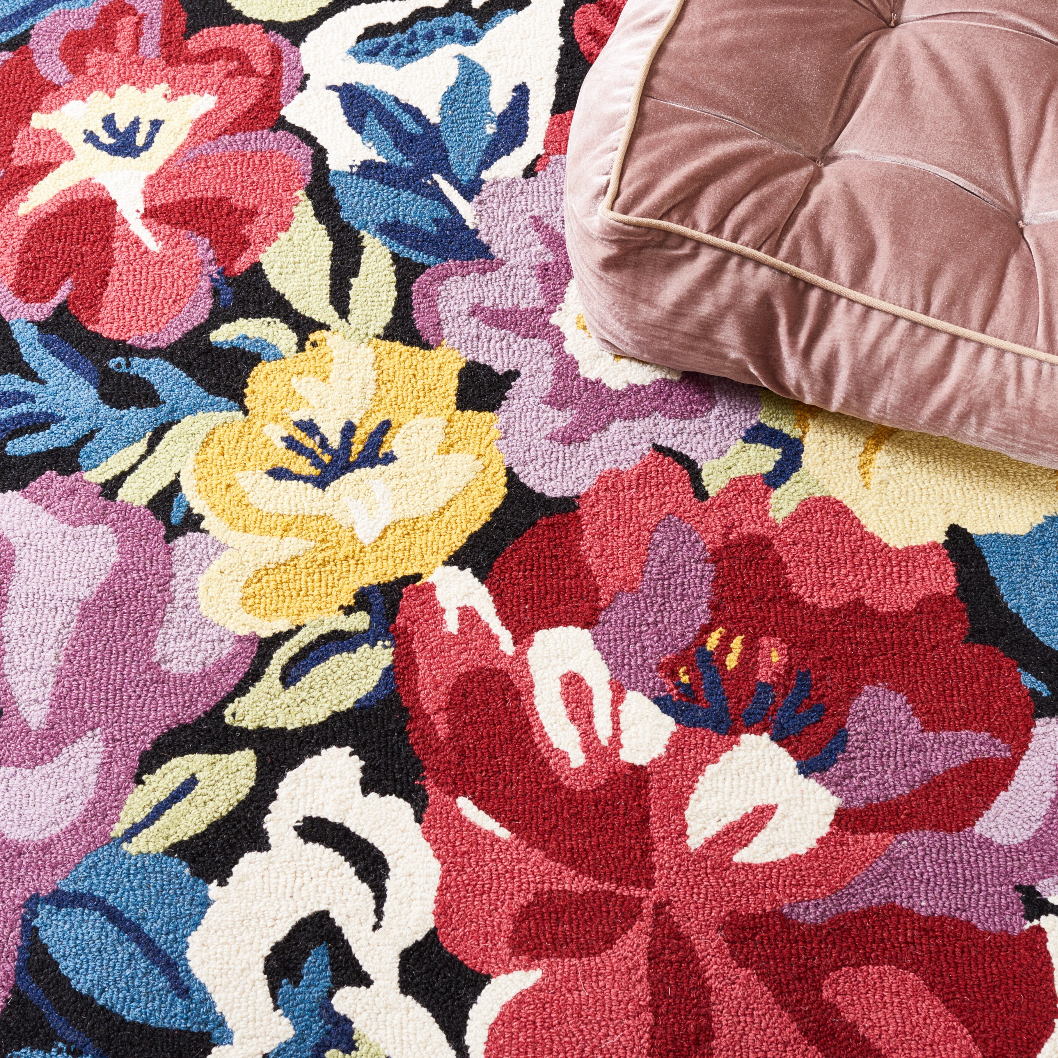 Safavieh Chelsea Ainsley Floral Area Rug, Black/Rose, 8' x 10'